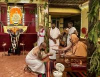 HH Swamiji felicitates artistes and Math Staff